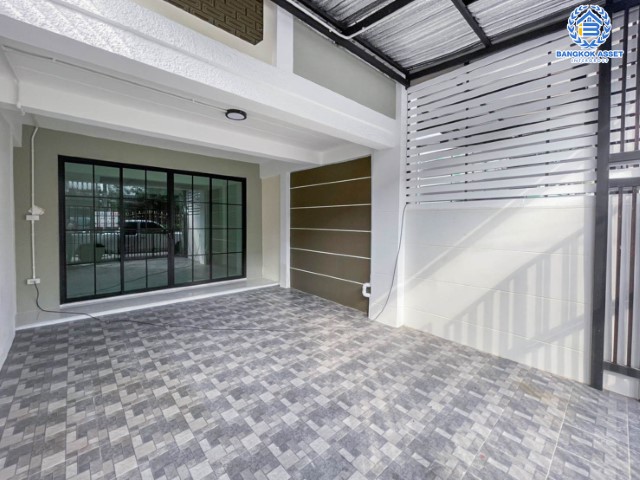 *****ทาวน์เฮ้าส์มือสองย่านนนทบุรี ม.ซอยเรวดี57 ติวานนท์ บนเนื้อที่ 17 ตร.ว. ฟังก์ชัน 3 ห้องนอน 2 ห้องน้ำ 1 ที่จอดรถ บ้านรีโนเวทใหม่ สภาพนางฟ้า พร้อมอยู่ เพียง 5 นาทีก็ถึงรถไฟฟ้าสายสีม่วง "สถานีบางกระสอ" ใกล้ทางด่วน "งามวงศ์วาน" จองด่วน!